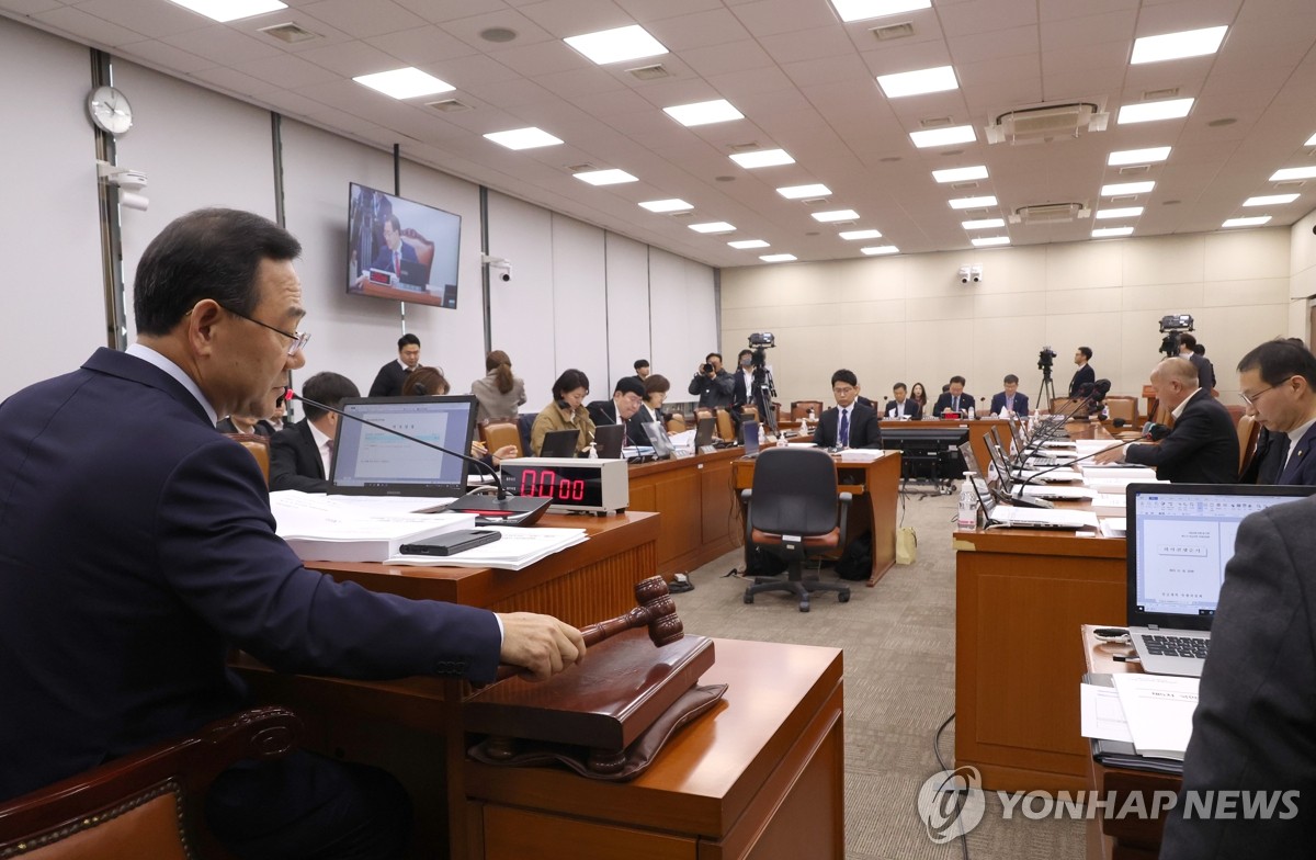 국회 연금특위 위원장 "정부, 국민연금 모수개혁안 논의해달라"