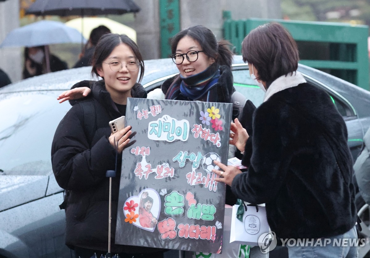 [수능] "축구 보러 가요" "푹 잘래요"…수험생들 '해방'