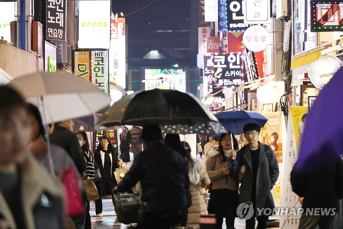 [수능] "후련함 반, 복잡함 반"…수험생들, 가족·친구와 자유 만끽