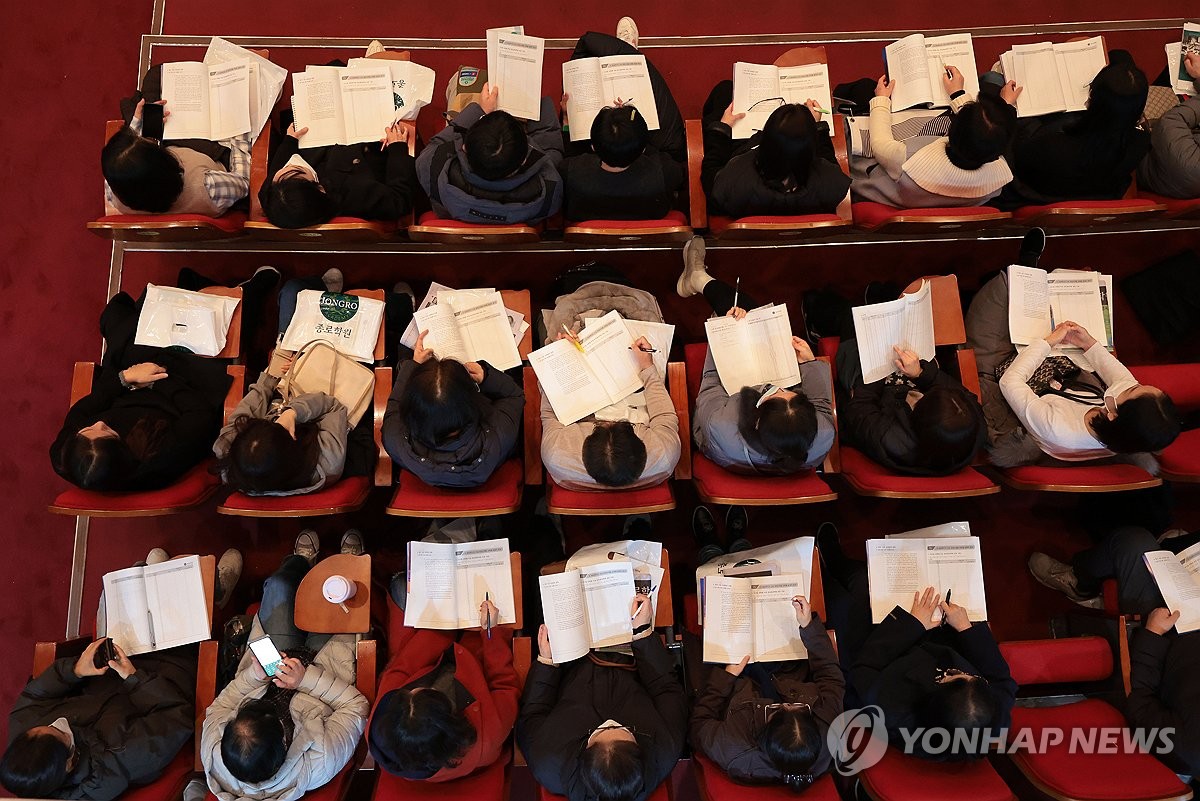 킬러문항 없었지만 '더 어려웠던' 수능…사교육 부담 줄어들까