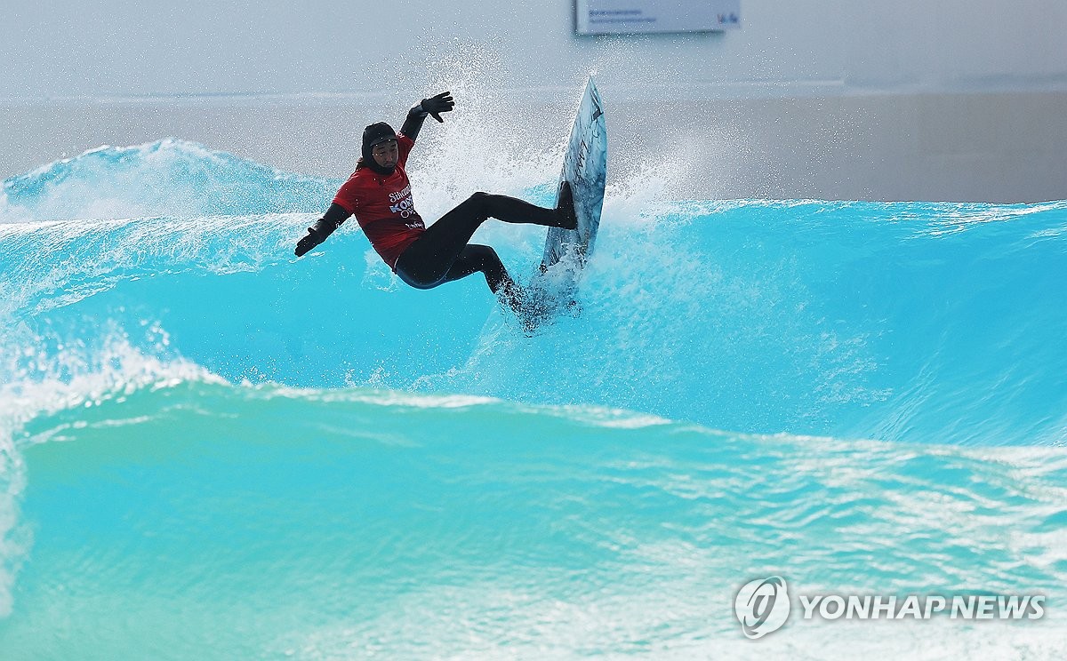 '가는 가을이 아쉬워'…전국 유명산·관광지 '북적'