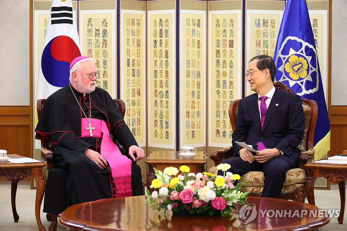 한총리, 한국 방문한 교황청 외교장관 접견
