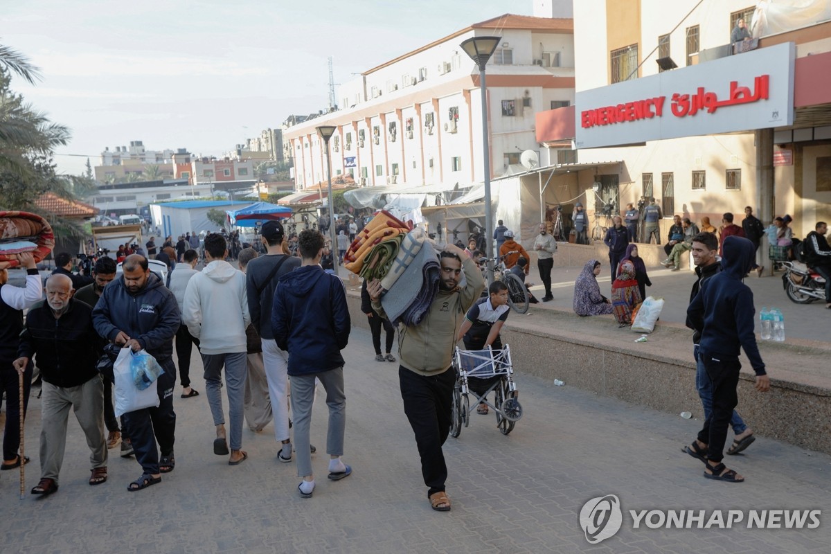 일시휴전에 가자 피란민들 위험한 귀향길…총격 사망 목격담도