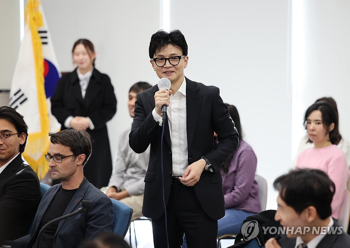 [특징주] 한동훈·이정재 저녁 사진 영향?…대상홀딩스 상한가