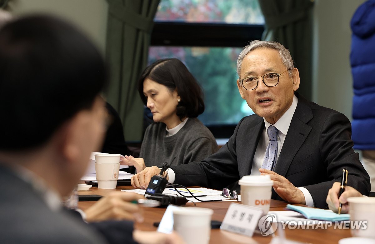 유인촌 "문학은 우리 문화 원천…삭감 예산 내후년 재편성"