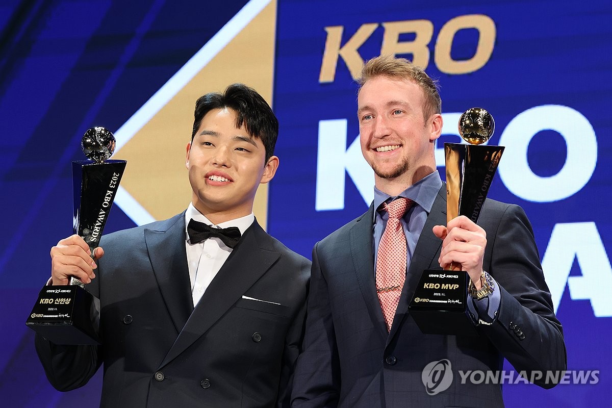 MVP 페디 "NC와 재계약 열려있지만…가족 생각해서 결정할 것"