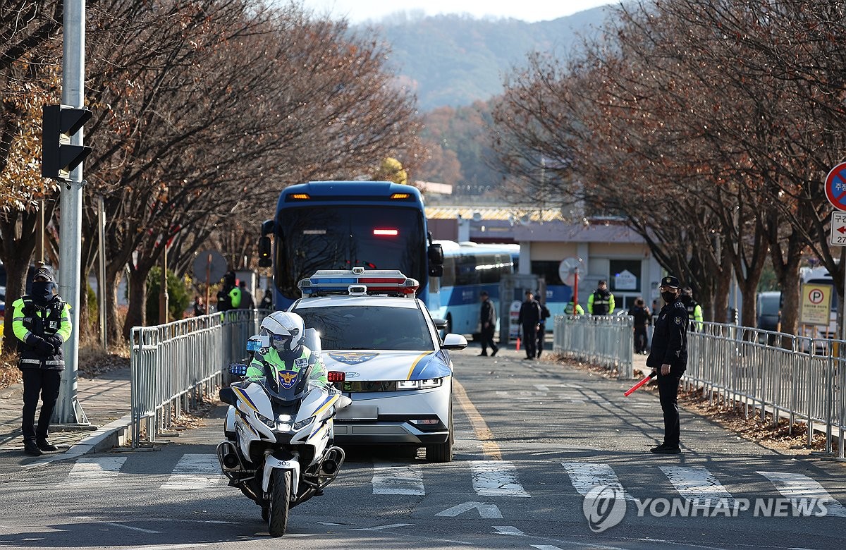 K2소총·권총동원 철통경비 속 교도소 재소자 이송작전 '이상무'(종합)