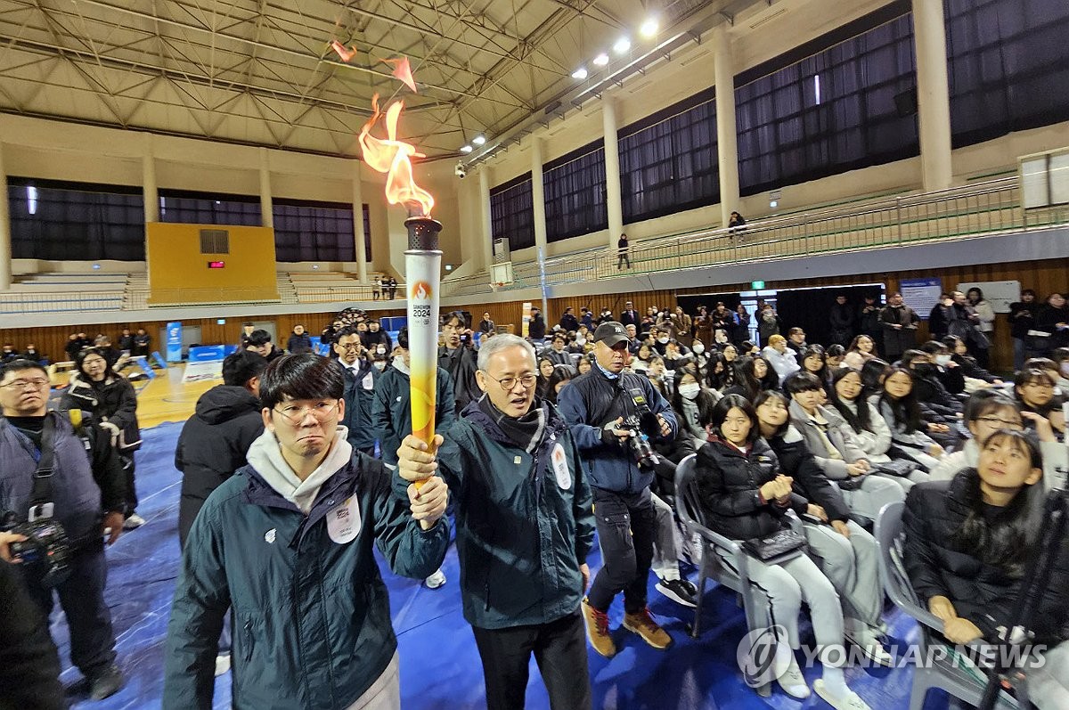 2024강원동계청소년올림픽 성화 원주 점화…붐업·성공 기원(종합)