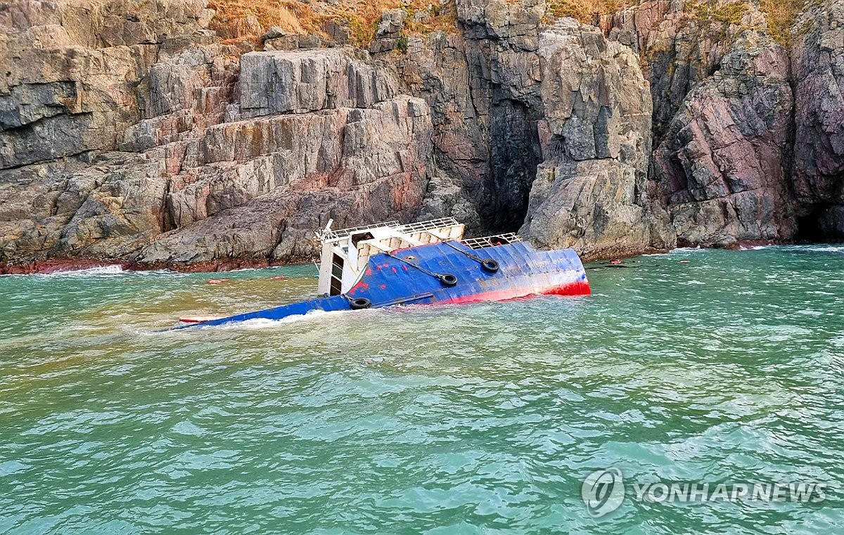 가거도 해상서 침몰한 중국화물선, 열흘 전 유실돼(종합)