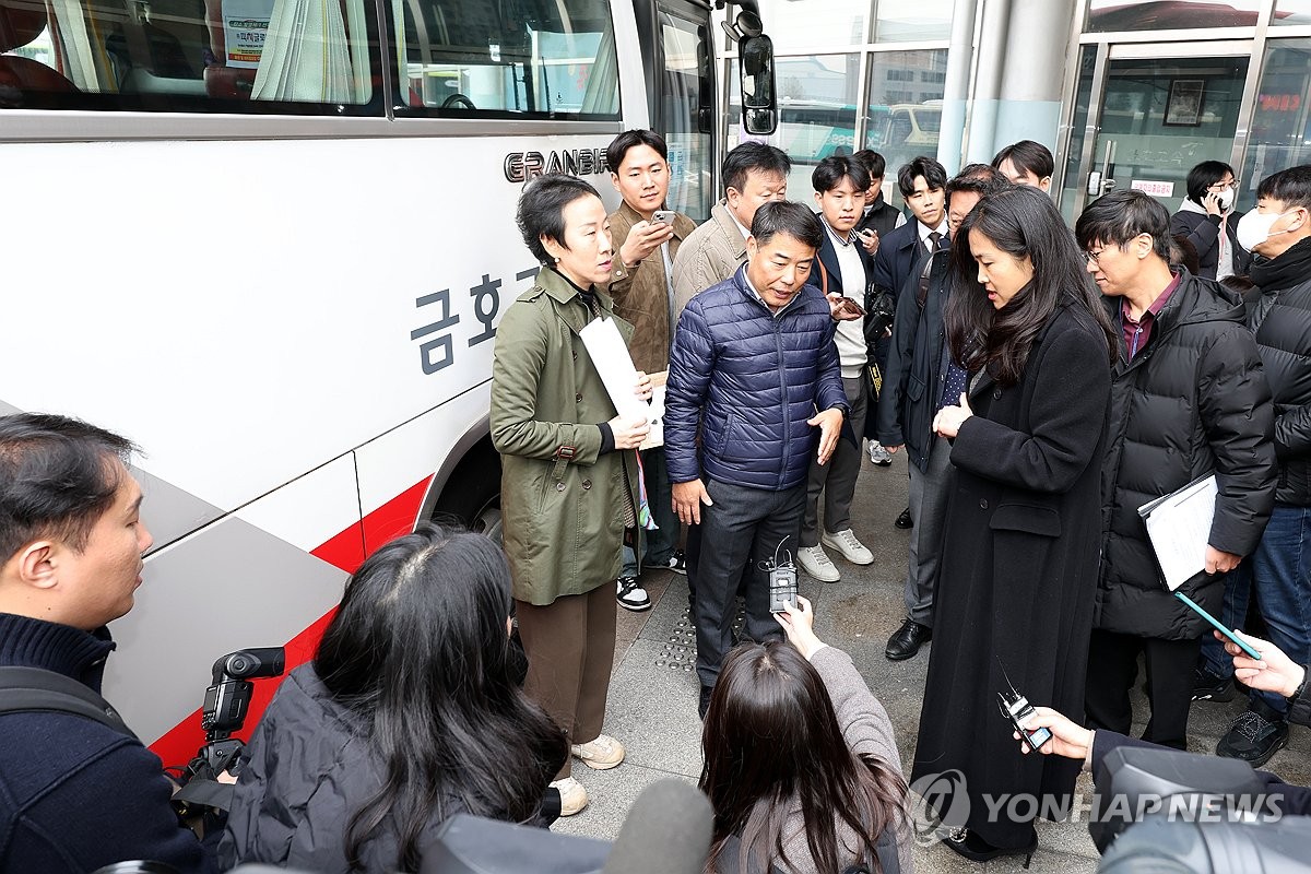 고속버스에 장애인 탑승시설 설치 소송…재판부 현장검증