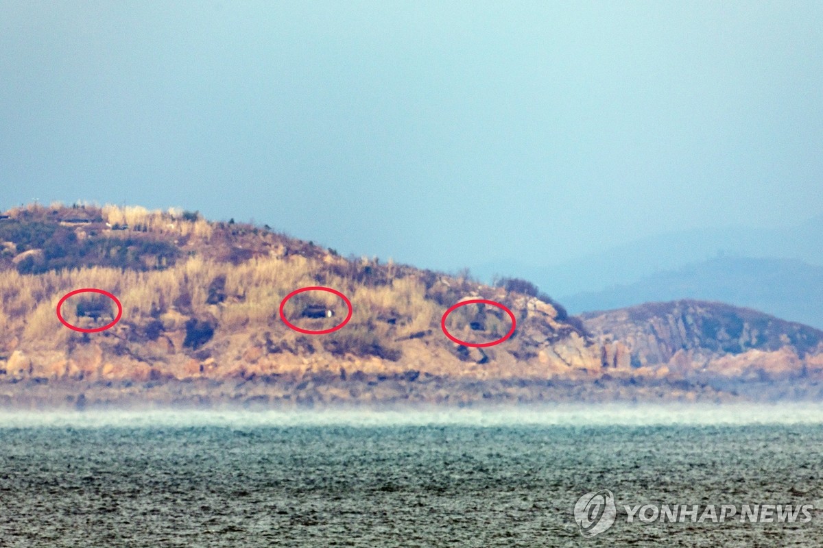 [현장] 해안포 개방한 북한…연평도 '고요 속 긴장'