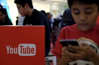 "10대 반복 시청 막아라"…유튜브, 알고리즘 제한 키워드 보니