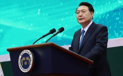 尹 "새마을운동 혁신 주도 운동으로 발전…글로벌 확산 기대"