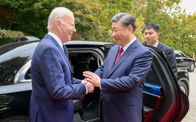 "오! 멋지다" 바이든 감탄…리무진 외교 펼진 '시진핑의 車'