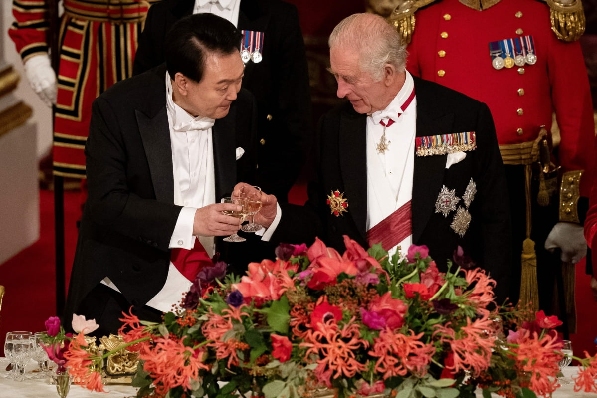 찰스 3세 영국 국왕과 윤석열 대통령/사진=AFP