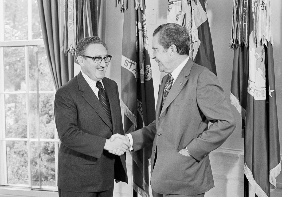 리처드 닉슨(오른쪽) 미국 전 대통령과 헨리 키신저 미국 전 국무장관. 사진=AP