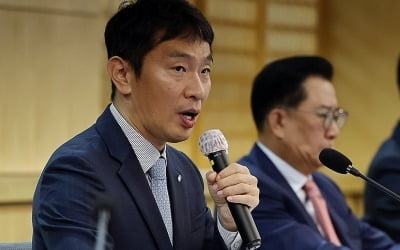 이복현 "카지노 꽁 머니, 유리가 다 깨져있을 정도로 불법 보편화"