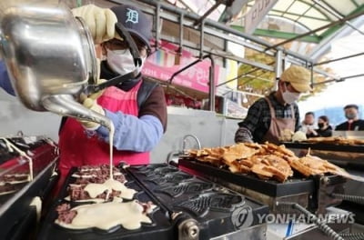 붕어빵 노점 줄고 가격 올라…편의점서 사서 먹고, 직접 만든다