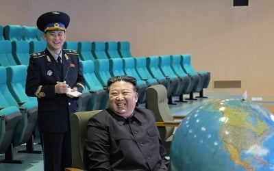 북한 "정찰위성, 부산 정박 美핵항모 칼빈슨·하와이 촬영"