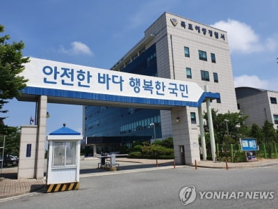 신안 가거도 해안에 중국 화물선 좌초…밀입국 의심(종합)