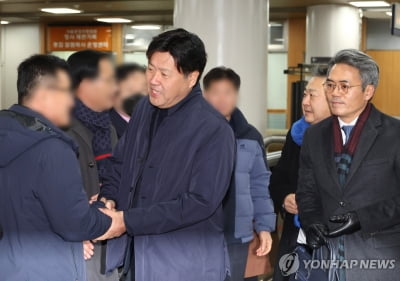 이재명측, 김용 실형에 "납득 어려워…부정자금 1원도 없었다"