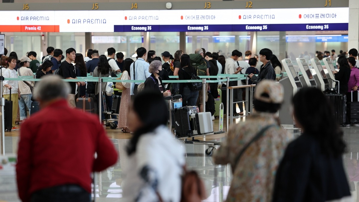 추석 연휴 닷새째인 지난 2일 인천국제공항 제1여객터미널 출국장이 이용객들로 북적이고 있다. /사진=서닉 카지노1