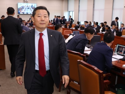 "아내의 유혹 찍냐"…'돌아온' 이철규에 與 비주류 거센 반발