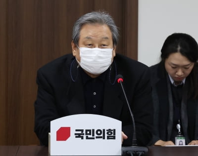 돌아온 김무성 "尹 권력 독점한 주변인들, 몸 던져 희생해야"