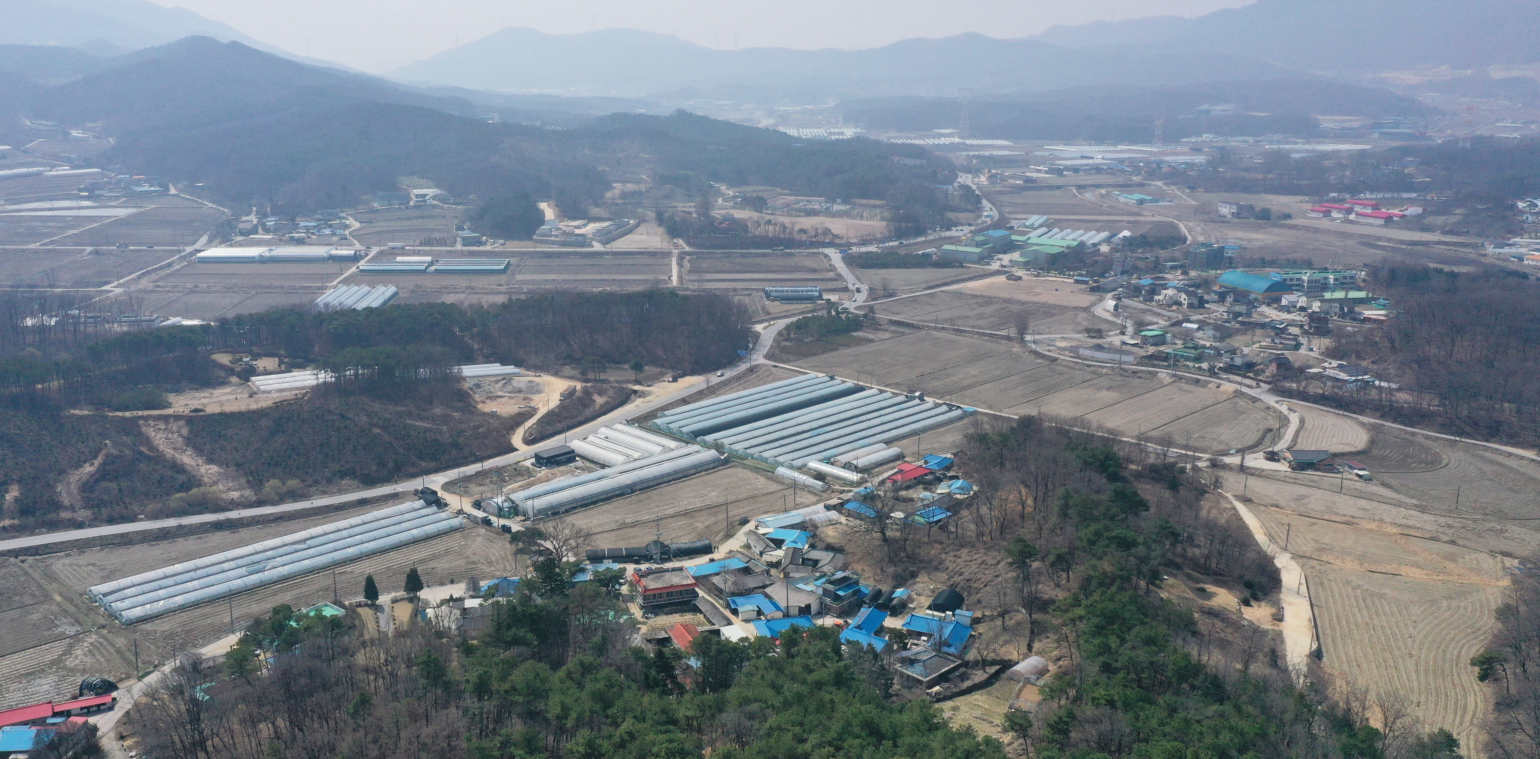 전국 토지 거래량이 9개월 만에 최저치를 기록했지만 개발 호재가 있는 지역은 땅값이 꾸준히 오르고 있다. 반도체 클러스터 등의 호재로 올해 전국에서 땅값이 가장 많이 상승한 경기 용인시 처인구 일대. 꽁 머니 카지노DB