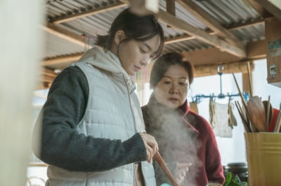 김해숙·신민아의 눈물샘 자극하는<br>'찐모녀 케미'···영화 '3일의 휴가'