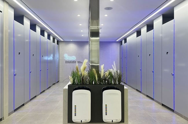 더이누스, 김포공항 '쇼룸형 화장실' 오픈