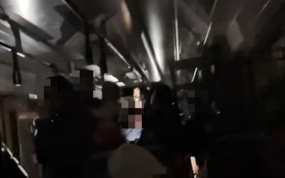 휴대전화 불빛 의지해 탈출…런던 지하철서 무슨 일이 