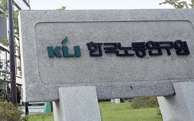 "고령자 고용 확대 시급…카지노 엘에이 기업에 인센티브 줘야"