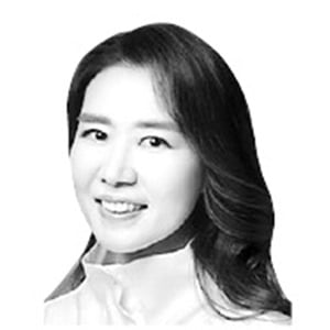 둘은 부부일까, 부부인 척 역할놀이를 한 걸까