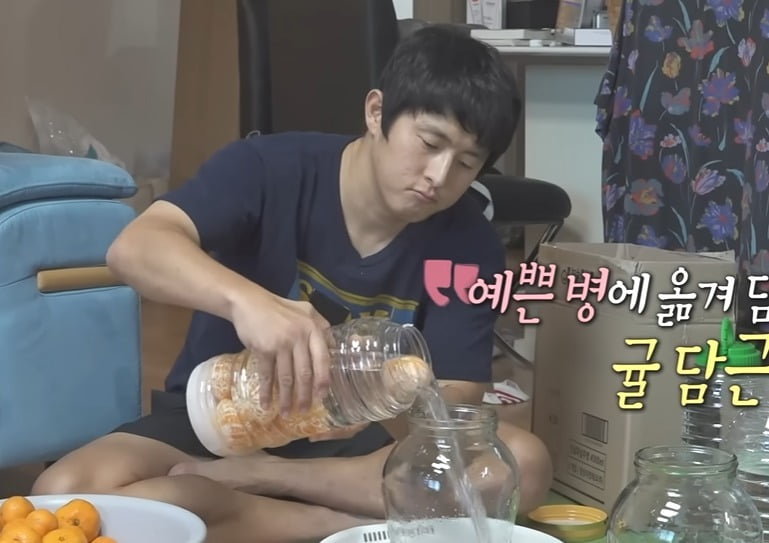 최근 방영된 MBC '나 혼자 산다'에서 기안84가 '귤 담금주'를 만들어 먹는 모습. /사진=MBC MBC '나 혼자 산다' 영상 캡처
