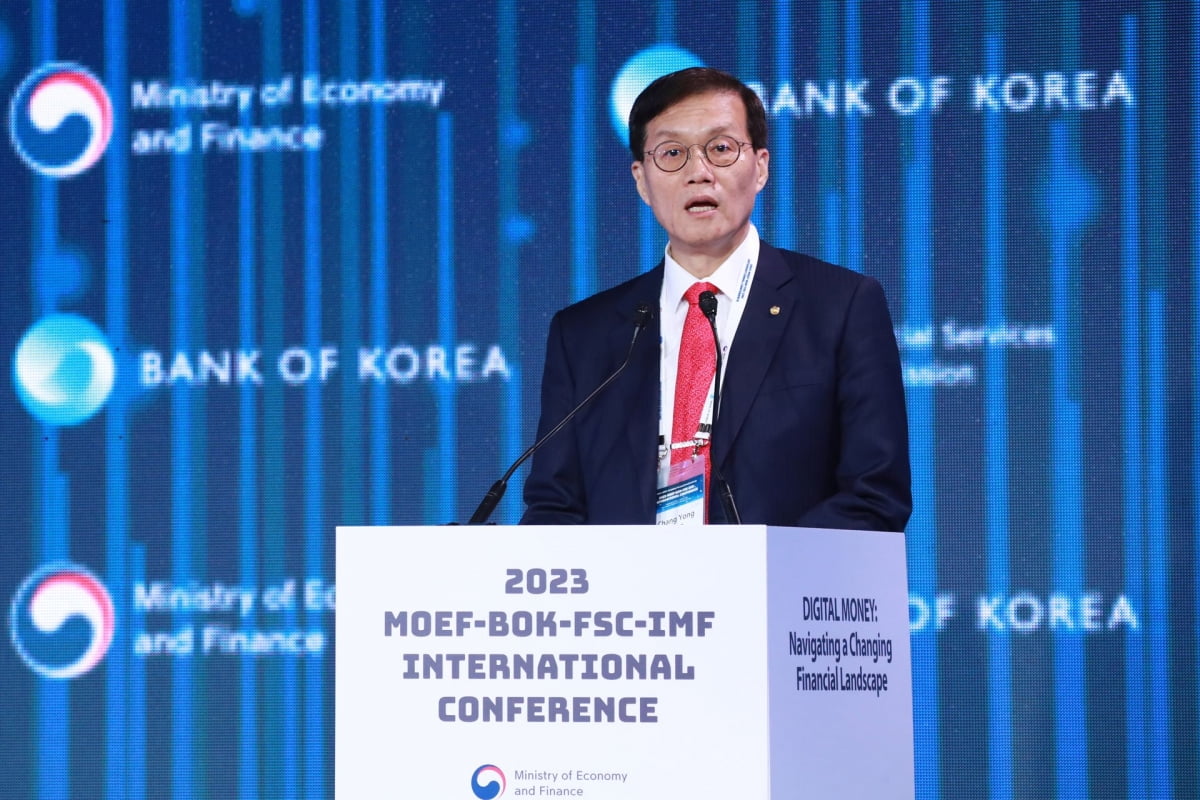 이창용 한은 총재가 15일 MOEF-BOK-FSC-IMF 콘퍼런스에서 기조연설하고 있다. 한은 제공.