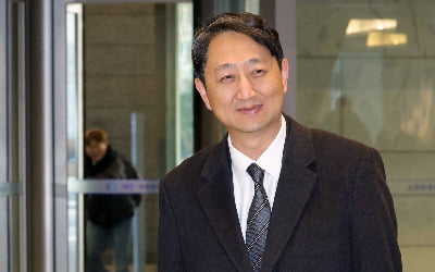  안덕근 산업통상자원부 장관 후보자 첫 출근