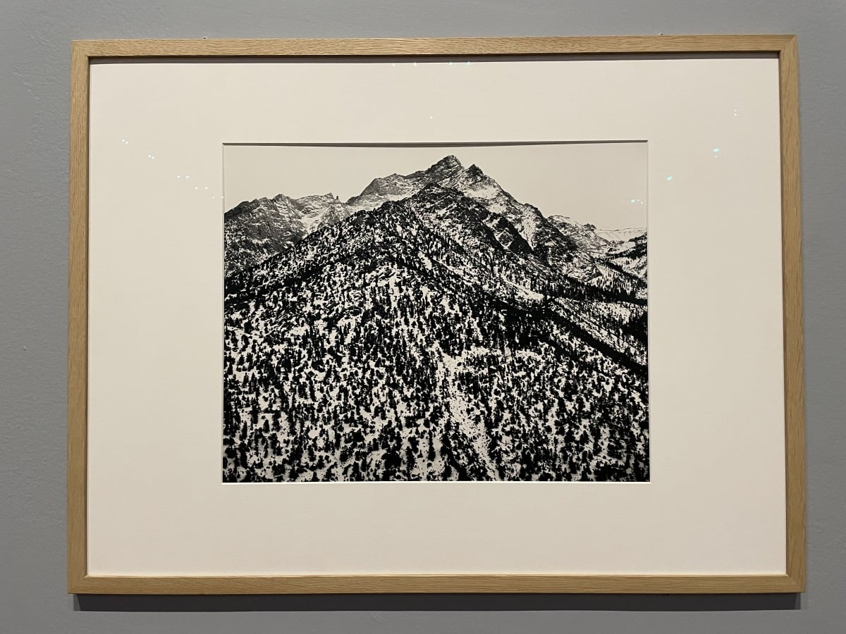 Ansel Adams, Lone pine peak, Sierra Nevada, Californie, États-Unis, vers 1960, 
tirage argentique 1972, achat auprès des Éditions Parasol, New York, 1972 @photo by Mirae Shin