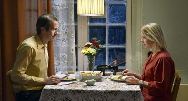 ▲집에서 처음으로 함께 식사를 하는 안사와 홀리파의 로맨틱한 순간