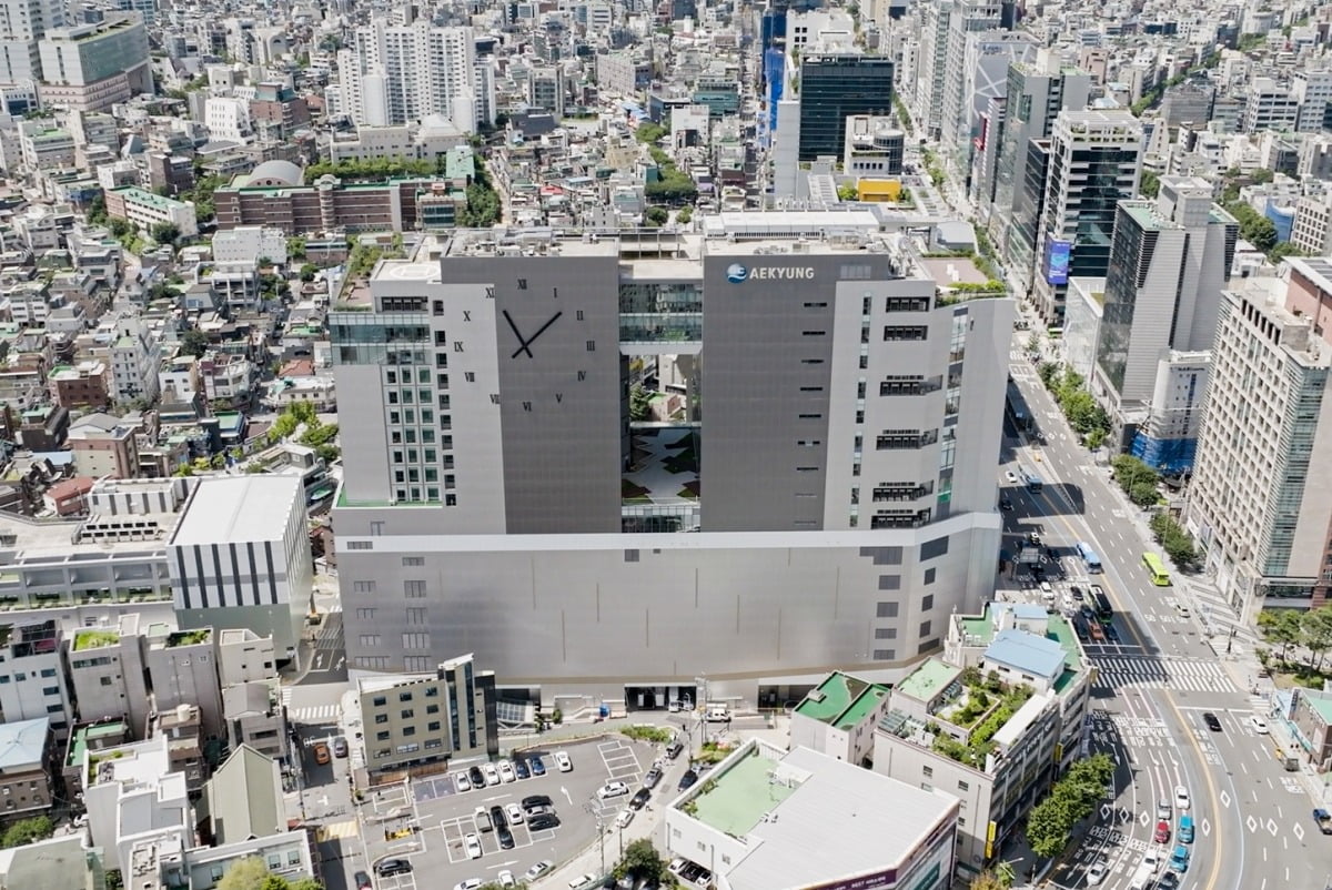 서울 마포구 홍대에 위치한 애경산업 본사 외관. 애경산업 제공