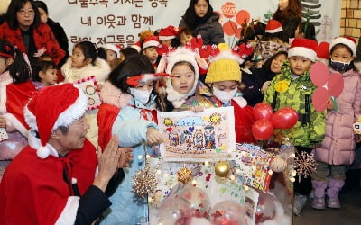 [포토] 서초구, '사랑의 저금통' 기부 행사