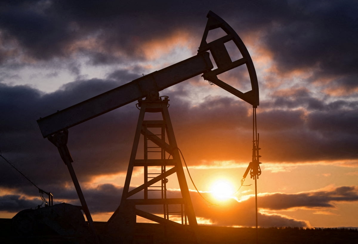 "석유 카르텔 붕괴 조짐"…앙골라 OPEC 탈퇴에 4거래일만 하락 [오늘의 유가]