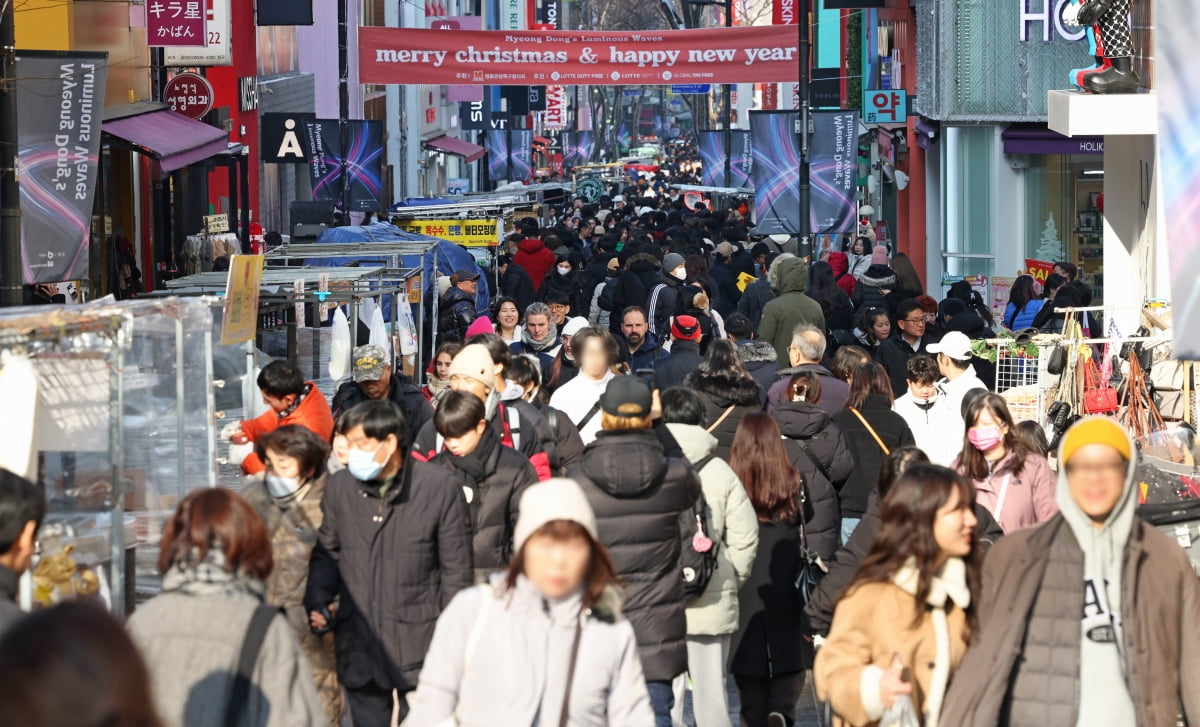 [포토] 성탄절 연휴, 명동에 몰린 인파