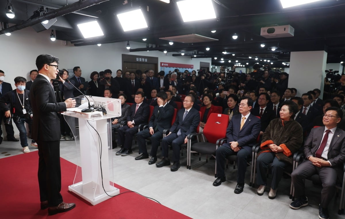 한동훈 국민의힘 비상대책위원장이 26일 오후 서울 여의도 국민의힘 중앙당사에서 비상대책위원장 임명 수락 연설을 하고 있다. / 사진=김병언 기자