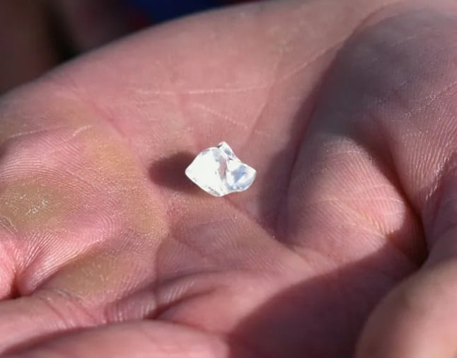 제리 에번스가 주운 다이아몬드/사진=다이아몬드 분화구 주립공원