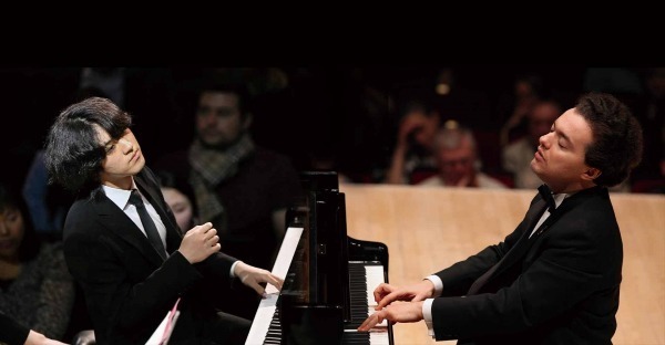 (왼쪽부터)피아니스트 임윤찬과 예브게니 키신. 뮌헨 필하모닉·Steve J. Sherman 제공