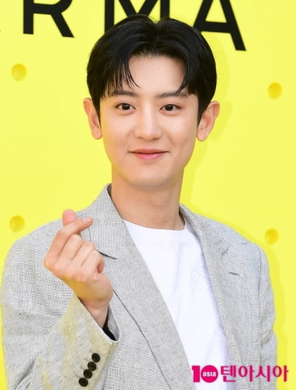 EXO Chanyeol donates 20 million won to the hearing impaired