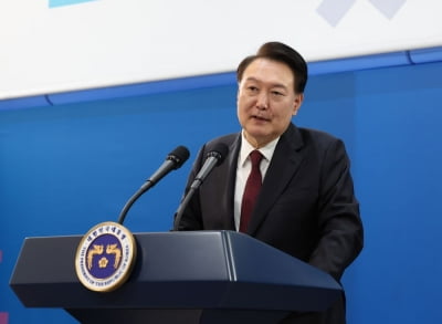 尹, '독도' 분쟁지로 기술한 국방부 질책…"즉각 시정하라"