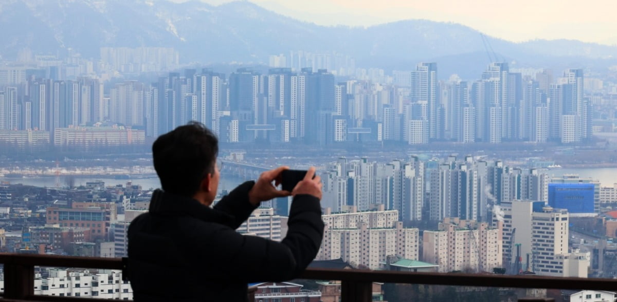 서울 남산에서 바라본 아파트 단지들. 김병언 기자