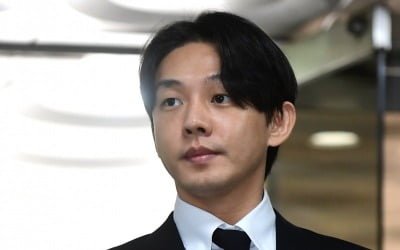 '변호사 추가선임' 유아인, 마약 혐의 첫 재판…무슨 말 할까